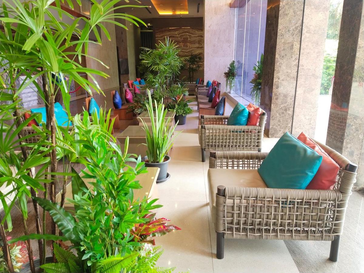 Grand Howard Hotel Bangkok Exteriör bild