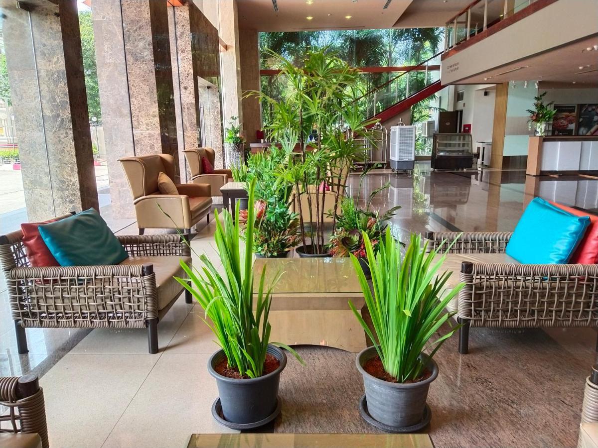 Grand Howard Hotel Bangkok Exteriör bild